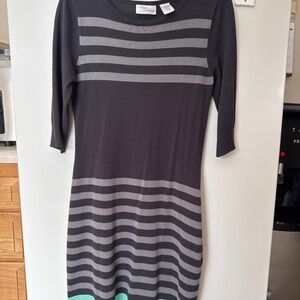Quarter sleeve midi sweater dress